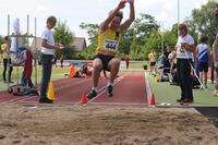 Sebastiaan winnaar bij het verspringen (foto: Ronald Meershoek)